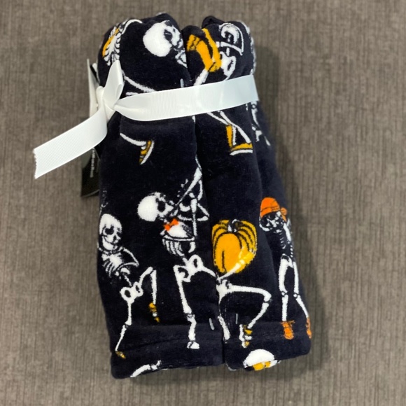 PLUSH Dancing Skeleton hand towel set - Picture 3 of 4